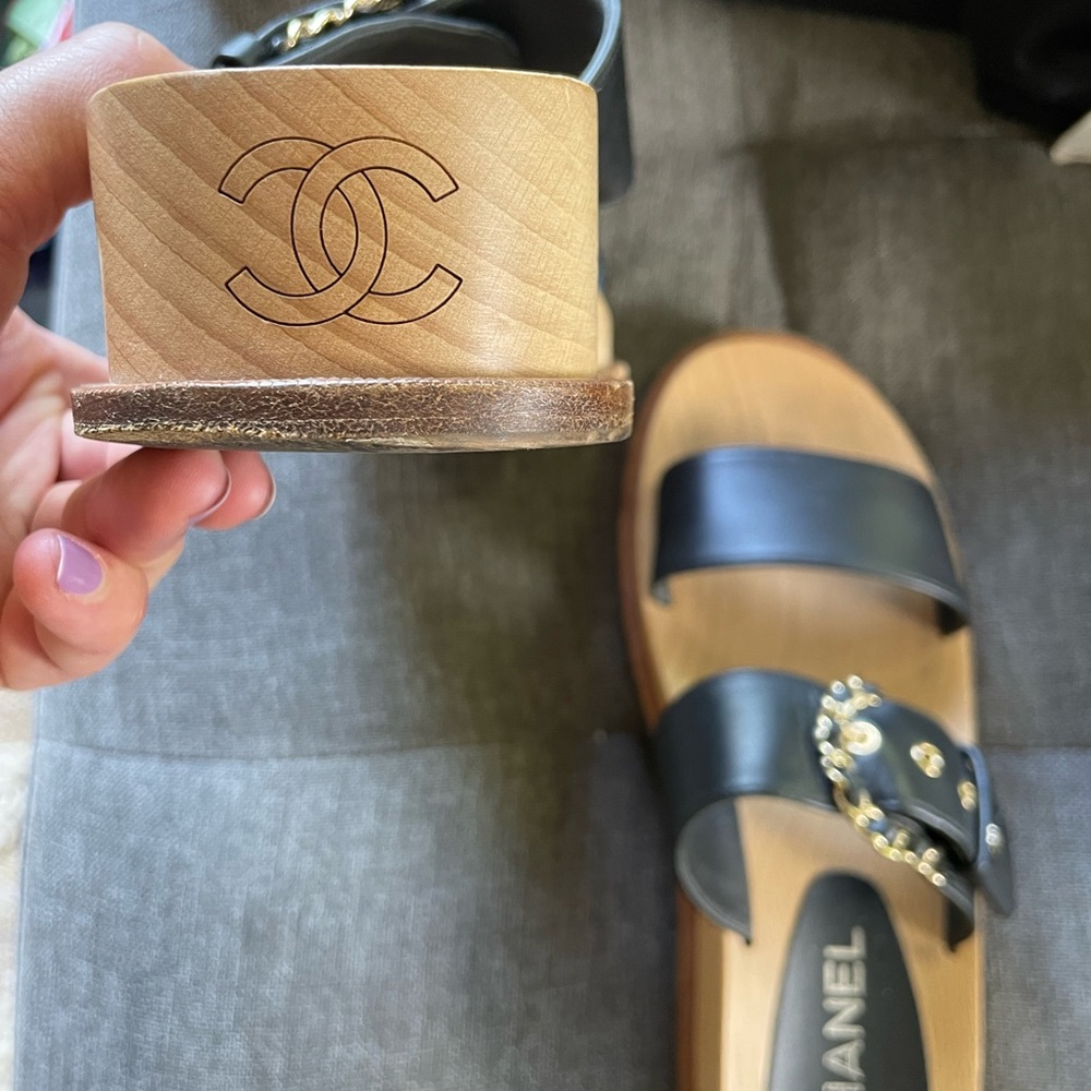 CHANEL Black Leather Sandals - Picture 10 of 11